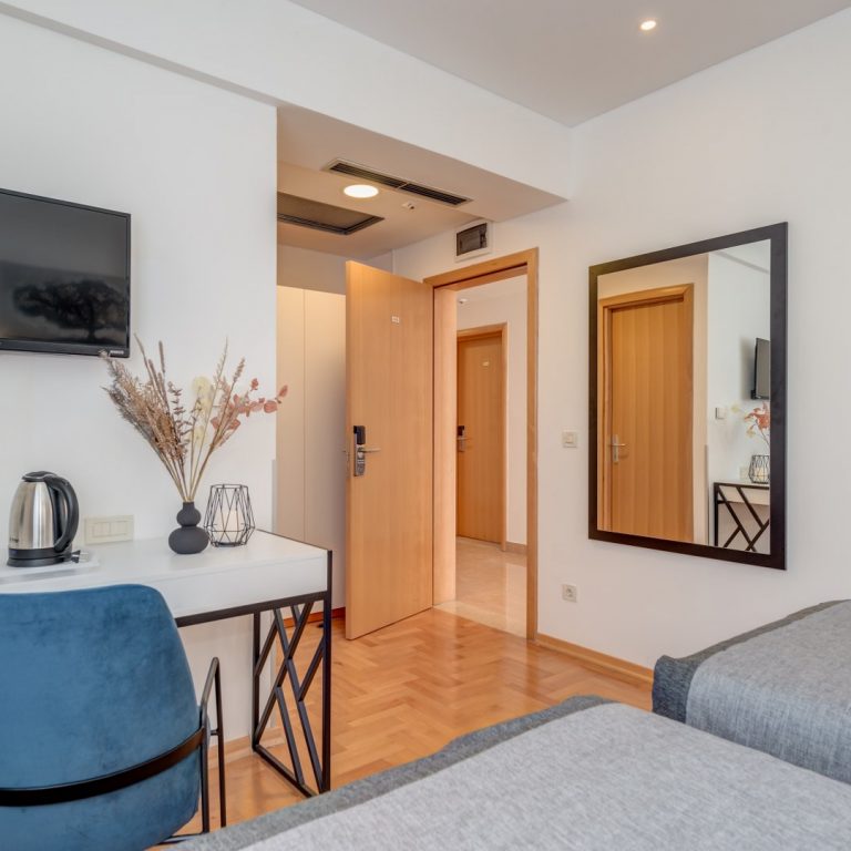 Classic Double/Twin Room - Yard View 04