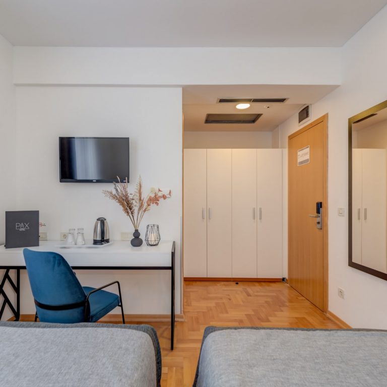 Classic Double/Twin Room - Yard View 03