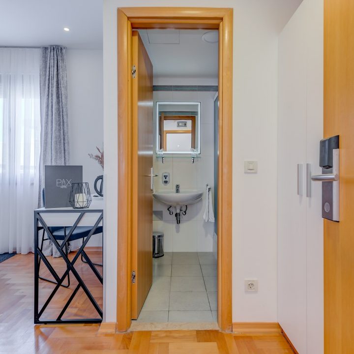 Classic Double/Twin Room - Yard View 11