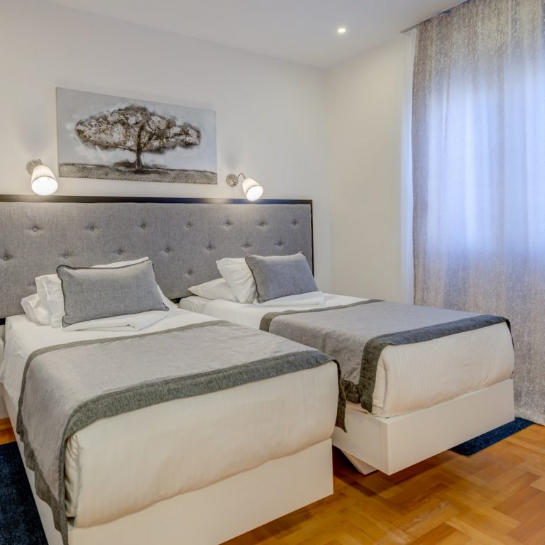 Classic Double/Twin Room - Yard View 10