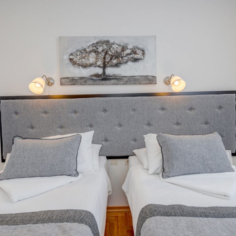 Classic Double/Twin Room - Yard View 08